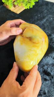 和田玉籽料白玉带翠原石,切开见证大自然的神奇